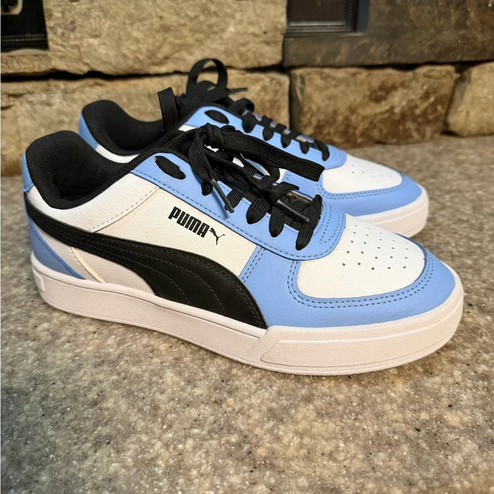 Puma Light Blue and White Casual Sneakers‎ like new